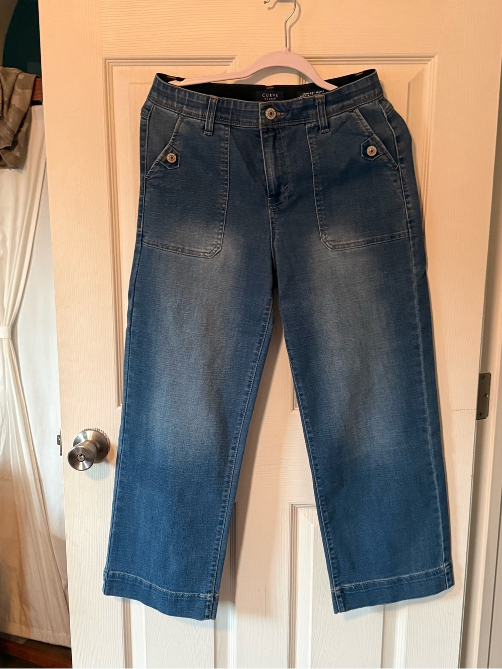 Curvy Mid-Rise Ankle Crop Jeans in Blue